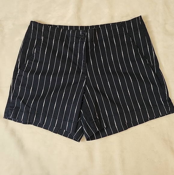 Nautica Mid Rise Twill Womens Navy  Shorts  10 - Picture 4 of 12